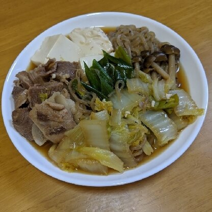 とってもおいしい夕食のメイン料理ができました！安い豚肉でもおいしく仕上がりました。味の染みた糸こんにゃくと白菜も、おいしかったです。